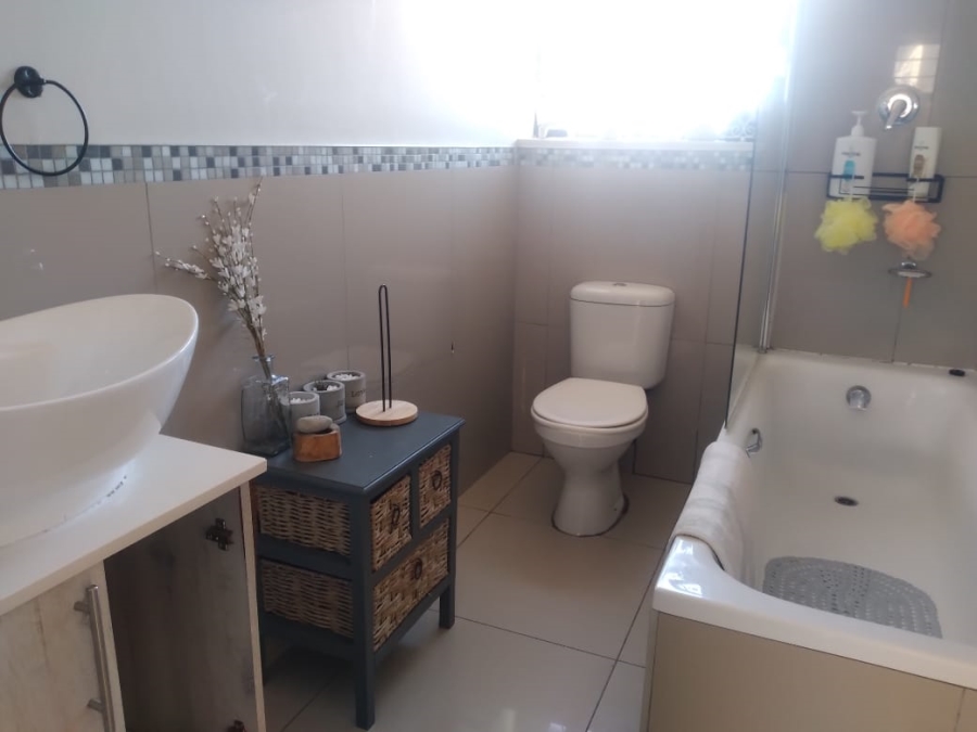 2 Bedroom Property for Sale in Fairview Eastern Cape